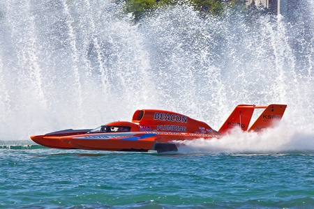 DETROIT - JULY 13: j Michael kelly pilots the Beacon Plumbing hydroplane at the APBA Gold Cup July 13, 2013 on the Detroit River in Detroit, Michigan.のeditorial素材