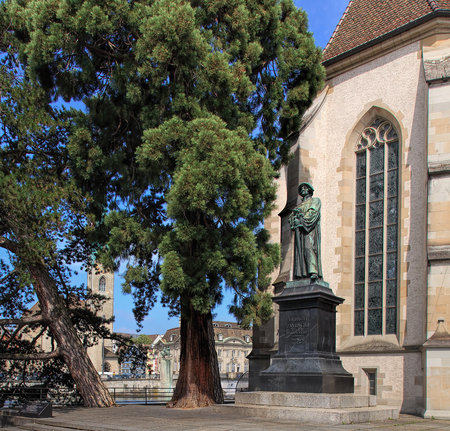 Monument to Ulrich Zwingli at the Water Church German: Wasserkirche in Zurich, Switzerland.のeditorial素材