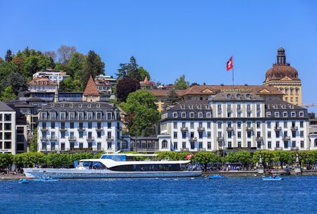 Lucerne, Switzerland - 8 May, 2016: people in boats on Lake Lucerne, buildings on Schweizerhofquai quay in the background. Lucerne is a city in central Switzerland, it is the capital of the Swiss canton of Lucerne and the capital of the district of the saのeditorial素材