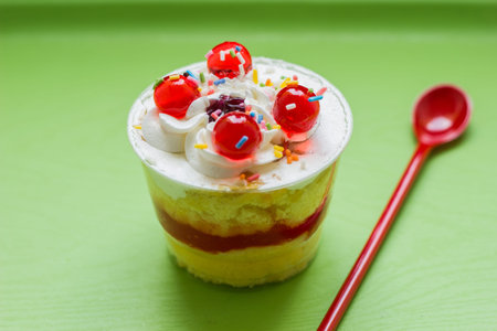 Strawberry cupcakes taste of a cup of food placed in the tray.