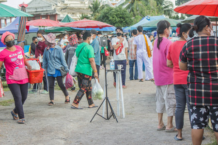 Ratchaburi, Thailand - Aug10 : Covid-19 prevention screening service For the people, both merchants and people who come to buy things at the market on August 10, 2021 Ratchaburi, Thailand.のeditorial素材