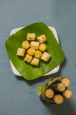 Sugarcane is cut into pieces, tied with coconut leaves and cut into pieces.