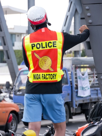 Thai police on flooding duty in Bangkokのeditorial素材