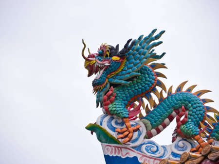 Dragon statue on temple roofの写真素材