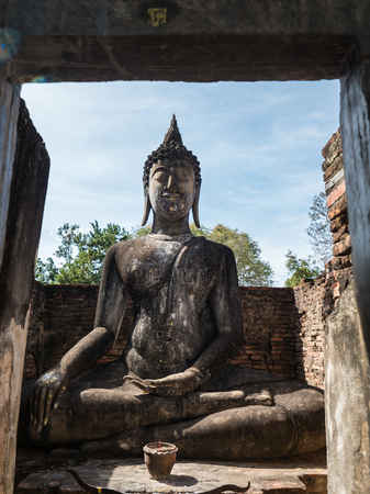 Buddha statue in Wat Sri Chum, Sukhothai historical park, landmark in Thailandのeditorial素材