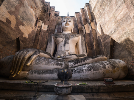 Buddha statue in Wat Sri Chum, Sukhothai historical park, landmark in Thailandのeditorial素材
