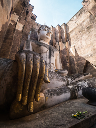 Buddha statue in Wat Sri Chum, Sukhothai historical park, landmark in Thailandのeditorial素材
