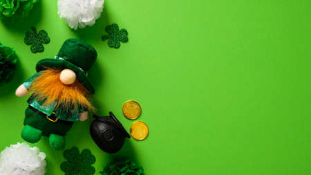 St Patricks Day banner design. Leprechaun, shamrock clover leaves, decorations, pot of gold on green background with copy space. happy saint patricks day conceptの写真素材