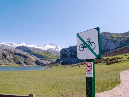 PICOS DE EUROPA NATIONAL PARK, SPAIN - MAY 25, 2019:
Bikes and drones prohibited sign near Ercina lake of Covadonga in the Picos de Europa national park, Spain, Asturias.のeditorial素材