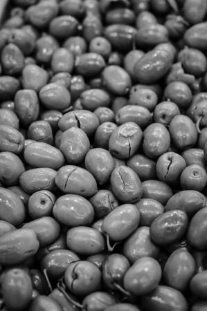 a lot of marinated green olives in the shopの写真素材