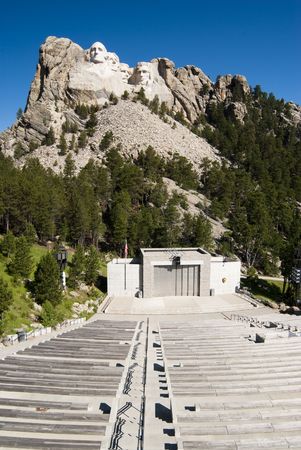 Mount Rushmore National Memorial with the visitors center amphithearte in the foregroundのeditorial素材