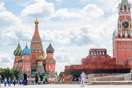 Moscow, Russia-July 25, 2020: St. Basil's Cathedral on Vasilievsky descent on red square on a Sunny day against a bright blue sky. Popular tourist attractions in Moscow.のeditorial素材