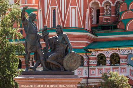 Statue of Kuzma Minin and Dmitry Pozharsky in front of St. Basil's Cathedral - Red Square in Moscow, 2023.のeditorial素材