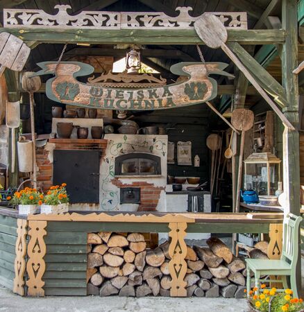 Gietrzwald, Polen - 21 juli 2018: A special restaurant in Poland where everything is kept in the old styleのeditorial素材