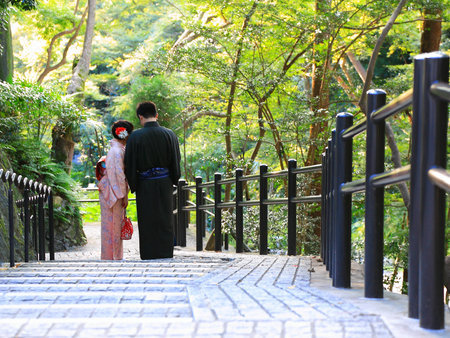 Japanese couple in traditional dress stand in the templeの写真素材