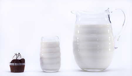 milk and cupcakesの写真素材