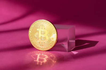 Golden coin with bitcoin symbol on transparent crystal cube backdrop, shadows and overlay. Virtual crypto currency blockchain, digital money bitcoin concept. Cryptocurrency, financial investmentの写真素材