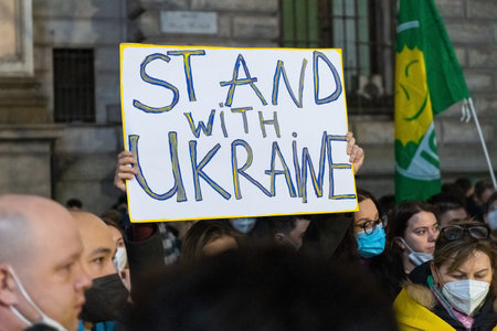 Poster with slogan Stand with Ukraine on the meeting against ukranian conflict with Russia. The square Piazza della Scala near gallery Vittorio Emanuele IIのeditorial素材