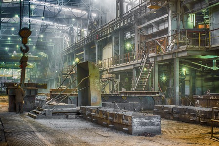 Novokuznetsk, Russia - MAY 25, 2016 Casting ferroalloy factoryのeditorial素材