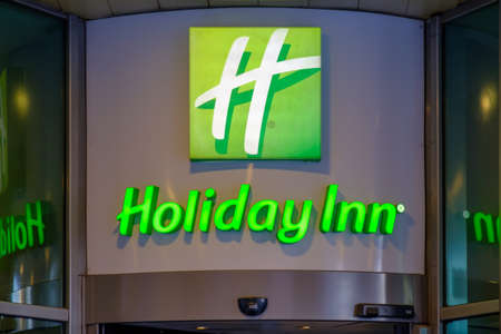 Moscow - 17 september 2018: Logo on main entrance of hotel Holiday Inn.のeditorial素材