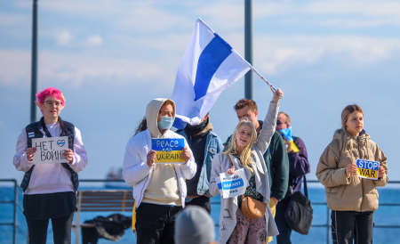 LIMASSOL, CYPRUS - MARCH 13, 2022: Young Russian activists protest against Russian invasion of Ukraine holding signs âNo to warâ, âPeace for Ukraineâ, âRussians against warâ, âStop warâ and anti-war white-blue-white flagのeditorial素材