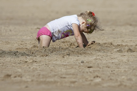 little cute girl looking for the treasure の写真素材