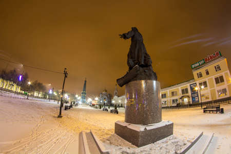 MALOYAROSLAVETS, RUSSIA - DEC. 2015: The Night Maloyaroslavets. Central squareのeditorial素材