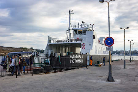 SEVASTOPOL, CRIMEA - SEPTEMBER 2014: Ferry "Admiral Istomin", Sevastopol Bayのeditorial素材