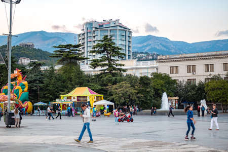 YALTA, CRIMEA - SEPTEMBER: 2014: Embankment "Lenin" in Yalta in the eveningのeditorial素材