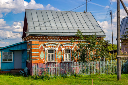 Novaya Sloboda, Russia - August 2018: View of village houses in the Russian village of Novaya Sloboda. Zhukovskiy District, Kaluzhskiy Regionのeditorial素材