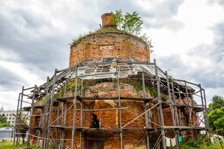 The ruins of the Church of the Assumption of the Blessed Virgin of the 18th century. The temple complex of the estate Grabtsevo (Grabcevo) near Kaluga. Kaluzhskiy region, Russiaの写真素材