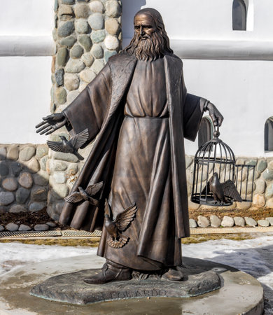Kaluga region, Russia - March 2019: Monument to Leonardo da Vinci - Italian artist and scientist, inventor, writer, musician. Ethnographic Park Ethnomirのeditorial素材