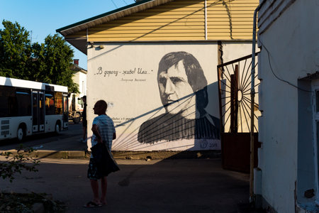 Portrait of the musician Vladimir Vysotsky on the wall in the city of Borovsk: Borovsk, Russia - June 2021のeditorial素材