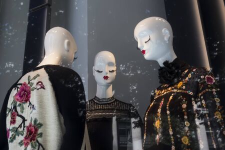 3 Mannequins in a windowの写真素材