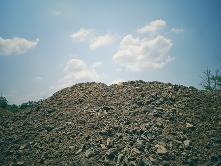 Stone used for construction of mixed sizes well