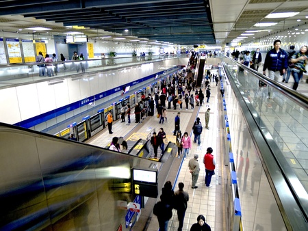 Taipei-February 6:a view over taipei metro system hall on February 6,2011 in Taiwanのeditorial素材