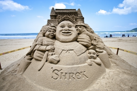 FULONG, TAIWAN-MAY 23,2012:a shrek sand sculpture at Fulong beach for celebrating the Sand Sculpture Festival on May 23,2012 in Fulong,Taiwanのeditorial素材