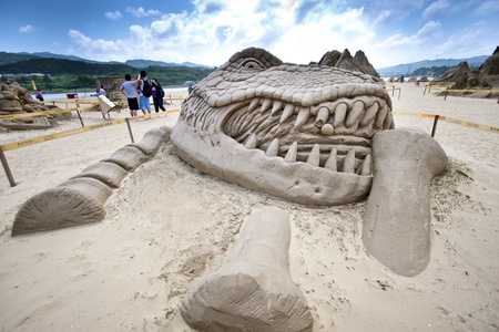 FULONG, TAIWAN-MAY 23,2012:a dinosaur sand sculpture at Fulong beach for celebrating the Sand Sculpture Festival on May 23,2012 in Fulong,Taiwanのeditorial素材