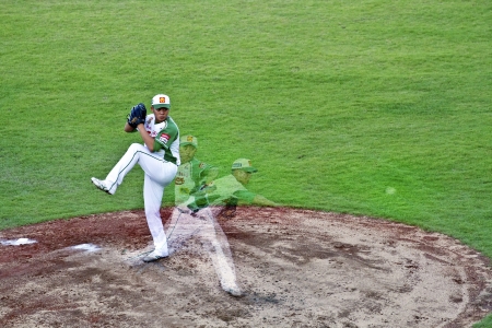 Tianmu, Taiwan - September 1,2012 : Lin, a Sinon Bulls pitcher of CPBL, pitch for the Chinese Professional Baseball League game on September 1, 2012 at Tianmu Stadium, Taipei, Taiwan.のeditorial素材