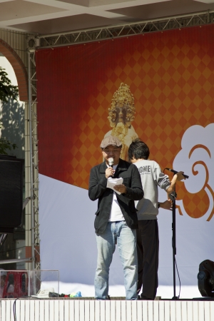 NEW TAIPEI CITY,TAIWAN -November 3,2012:performance host in LuZhou elementary School for celebrating the Taiwanese Traditional Art Festival  on November 3,2012 in New Taipei City,Taiwan .のeditorial素材