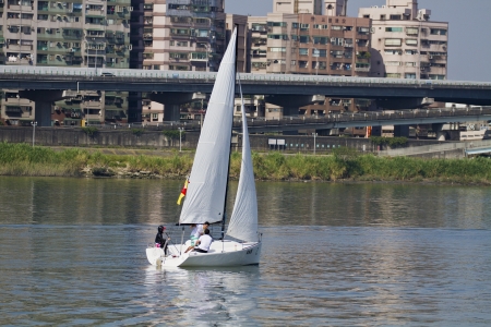 TAIPEI,TAIWAN -November 10,2012:Keel Boat Sailing on river in 2012 Taipei Keel Boat Competition in Dadaocheng Wharf on November 10,2012 in Taipei,Taiwanのeditorial素材