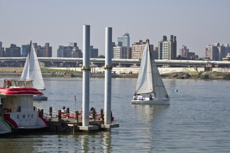 TAIPEI,TAIWAN -November 10,2012:Keel Boat Sailing on river in 2012 Taipei Keel Boat Competition in Dadaocheng Wharf on November 10,2012 in Taipei,Taiwanのeditorial素材