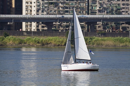 TAIPEI,TAIWAN -November 10,2012:Keel Boat Sailing on river in 2012 Taipei Keel Boat Competition in Dadaocheng Wharf on November 10,2012 in Taipei,Taiwanのeditorial素材