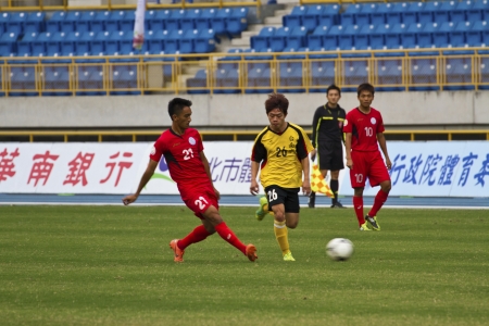 TAIPEI,TAIWAN -November 14,2012:football players in the All-Taiwan Intercity Football Competition in Taipei stadium on November 14,2012 in Taipei,Taiwanのeditorial素材