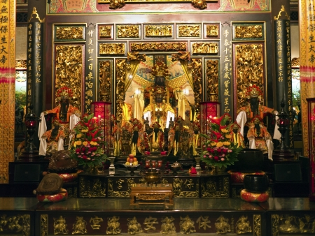 chinese god statue in bao an templeのeditorial素材