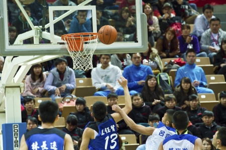 New Taipei City - March 03: player Wang participates in an HBL champion basketball game at the XinZhuang Sports  Centre on March 03, 2013 in New Taipei City, Taiwan. The NengRen high school beat the ShinRong high school.のeditorial素材