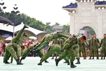 Taipei, TAIWAN-JUNE 16,2013:Taiwan's principal special operations force display in Discovery Channel program at CKS memorial Hall on JUNE 16,2013 in Taipei,Taiwanのeditorial素材