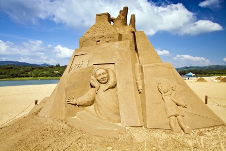 FULONG, TAIWAN-JUNE 19,2013:a novel sand sculpture at Fulong beach for celebrating the Sand Sculpture Festival on JUNE 19,2013 in Fulong,Taiwanのeditorial素材