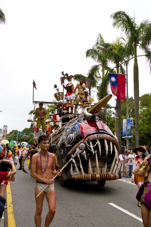 Taipei , Taiwan -October 19 : Unidentified Dream Carnival dancer -street parade during the event of "celebrating Mardi Gras of Christian" on October 19 , 2013 in Taipei,Taiwan .のeditorial素材