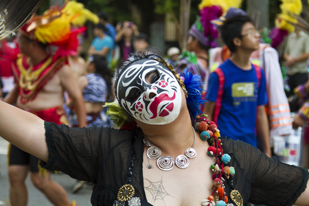 Taipei , Taiwan -October 19 : Unidentified Dream Carnival dancer -street parade during the event of "celebrating Mardi Gras of Christian" on October 19 , 2013 in Taipei,Taiwan .のeditorial素材